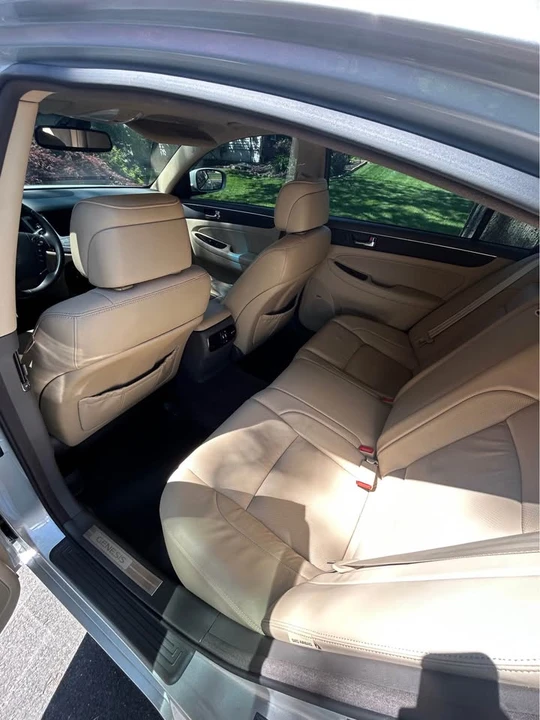 2011 Hyundai Genesis - Image 10 of 15