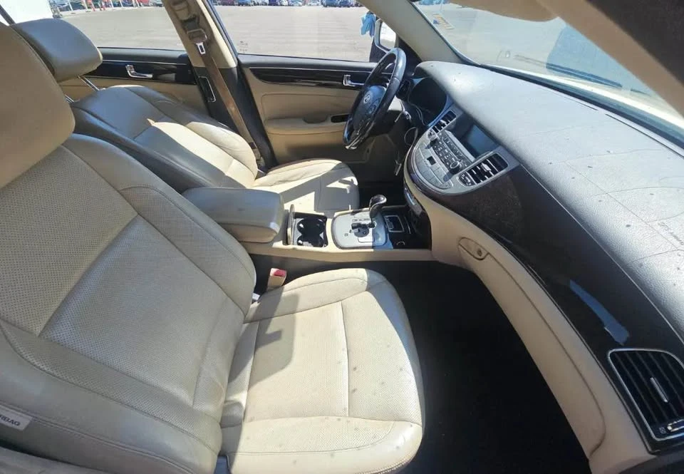 2011 Hyundai Genesis - Image 5 of 7