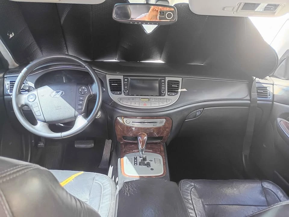 2011 Hyundai Genesis - Image 4 of 6