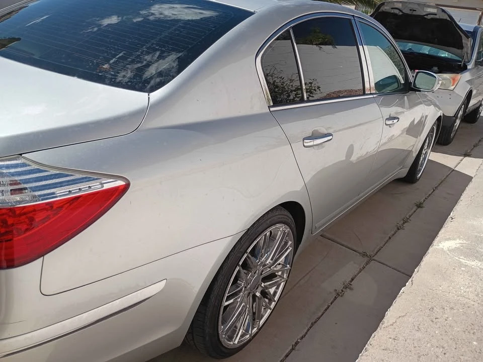 2011 Hyundai Genesis - Image 5 of 6