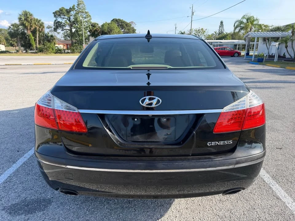 2011 Hyundai Genesis - Image 13 of 15