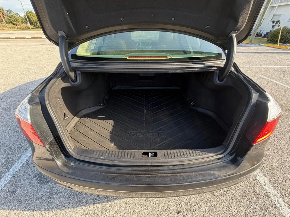2011 Hyundai Genesis - Image 15 of 15