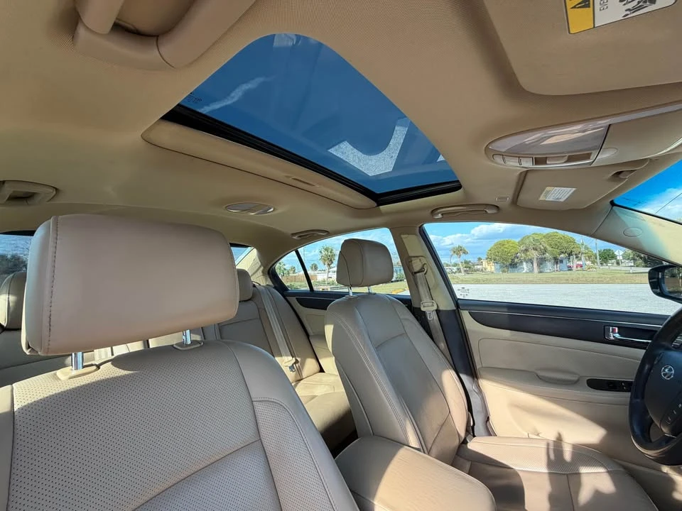 2011 Hyundai Genesis - Image 9 of 15