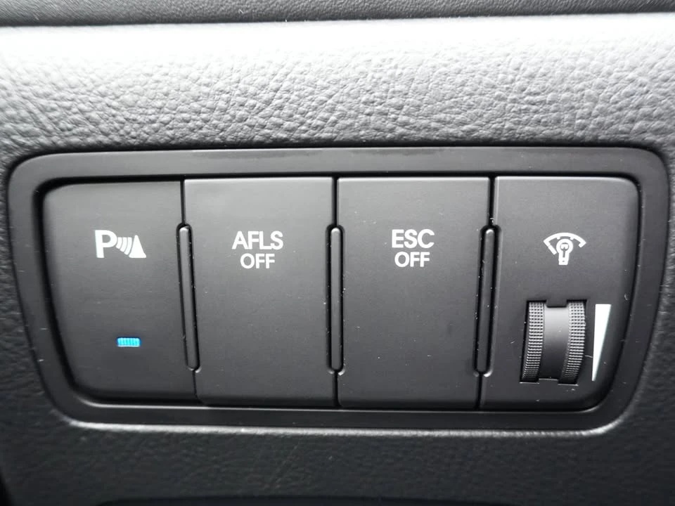 2011 Hyundai Genesis - Image 12 of 16