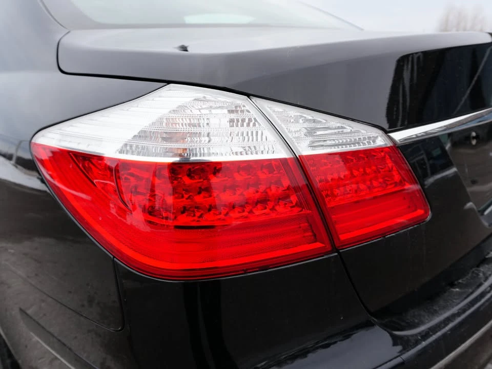 2011 Hyundai Genesis - Image 6 of 16