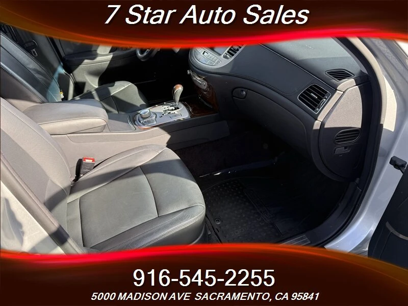 2011 Hyundai Genesis - Image 18 of 20