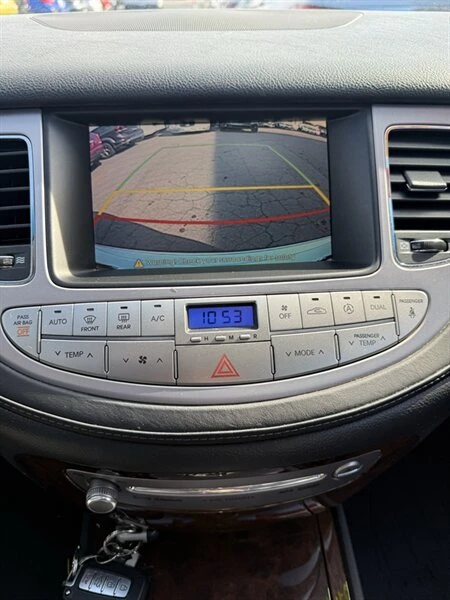 2011 Hyundai Genesis - Image 13 of 20