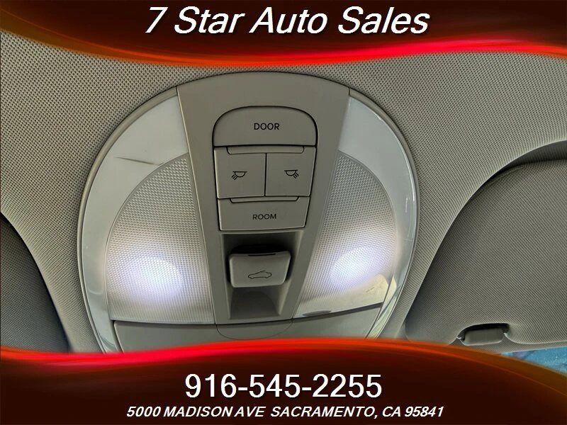 2011 Hyundai Genesis - Image 12 of 20
