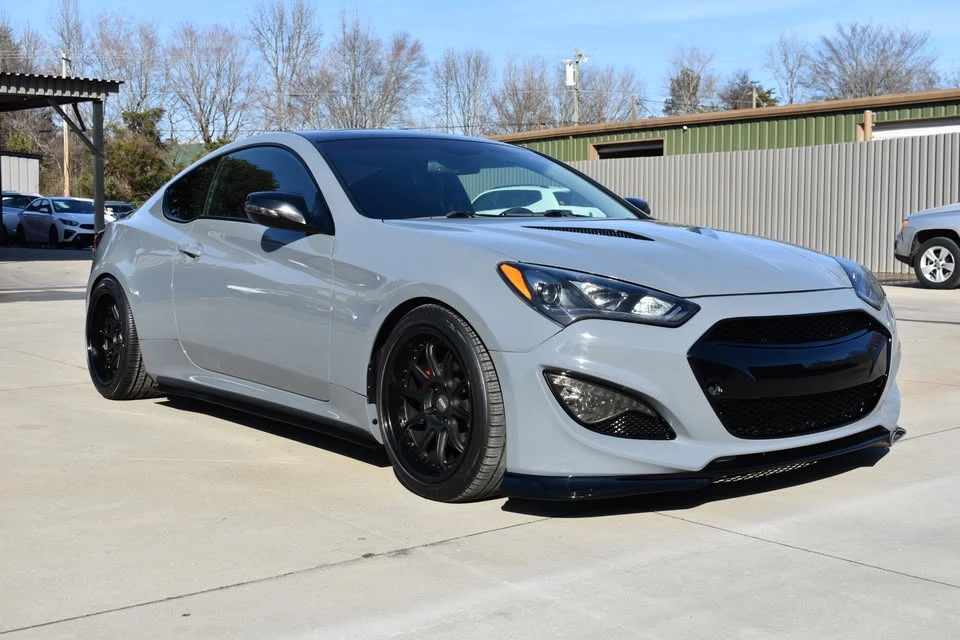 2011 Hyundai Genesis - Image 2 of 20