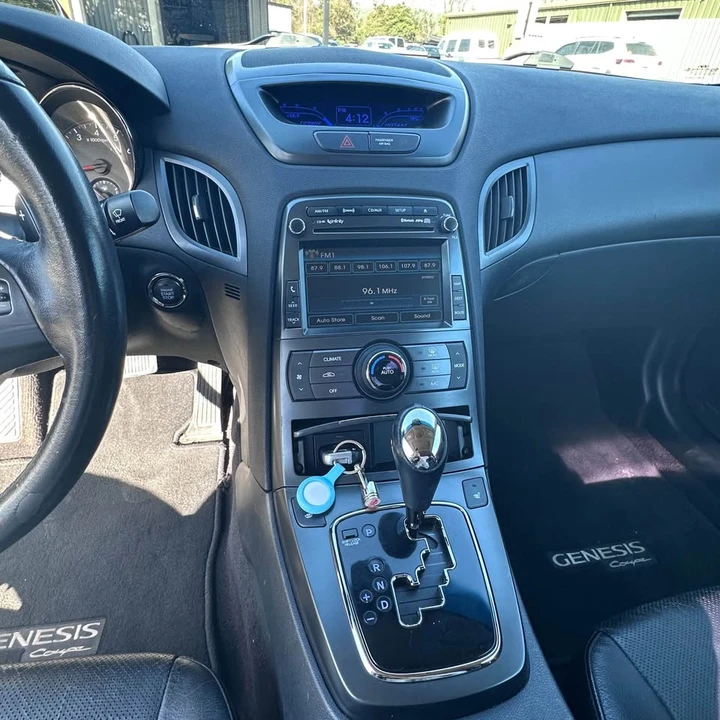 2011 Hyundai Genesis - Image 15 of 20
