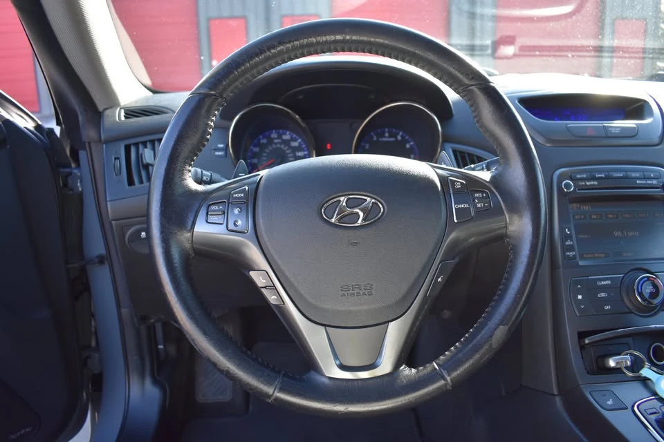 2011 Hyundai Genesis - Image 14 of 20
