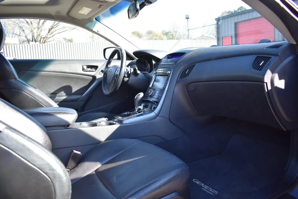 2011 Hyundai Genesis - Image 13 of 20