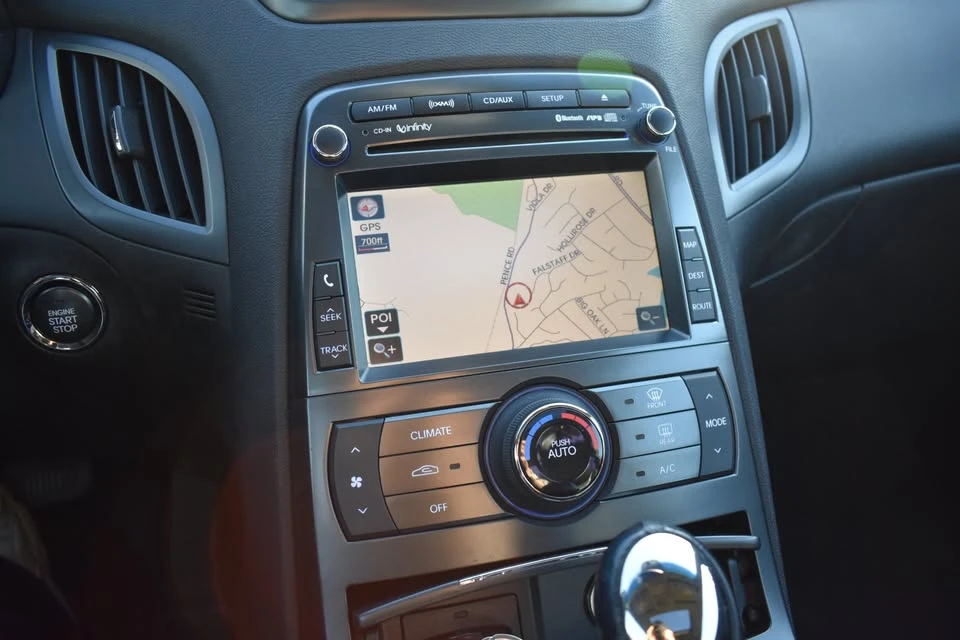 2011 Hyundai Genesis - Image 17 of 20