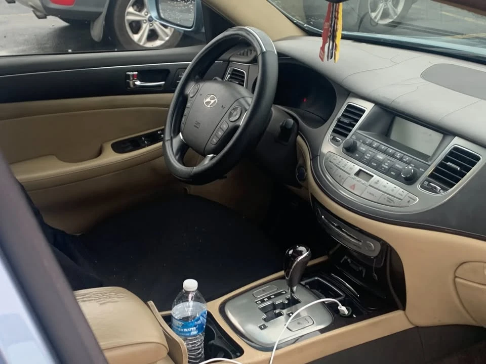 2011 Hyundai Genesis - Image 3 of 4