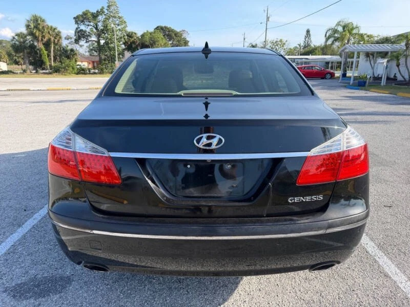 2011 Hyundai Genesis - Image 13 of 15