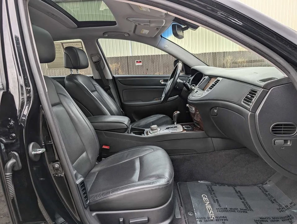 2011 Hyundai Genesis - Image 8 of 16