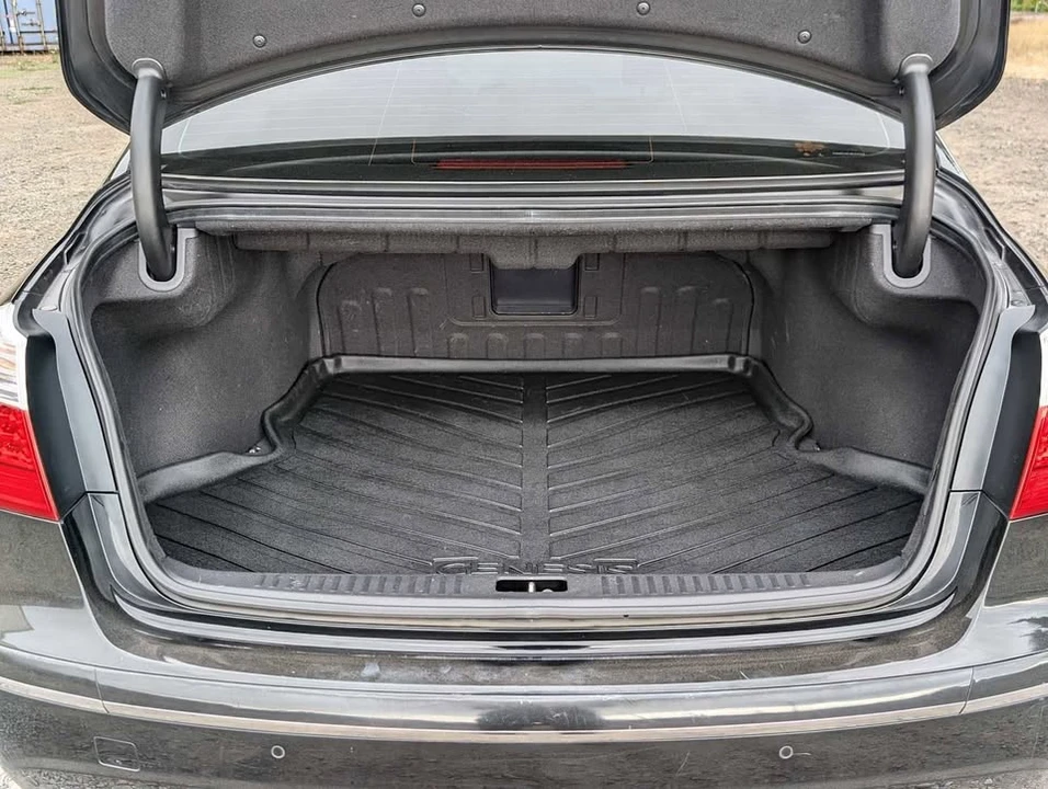 2011 Hyundai Genesis - Image 14 of 16