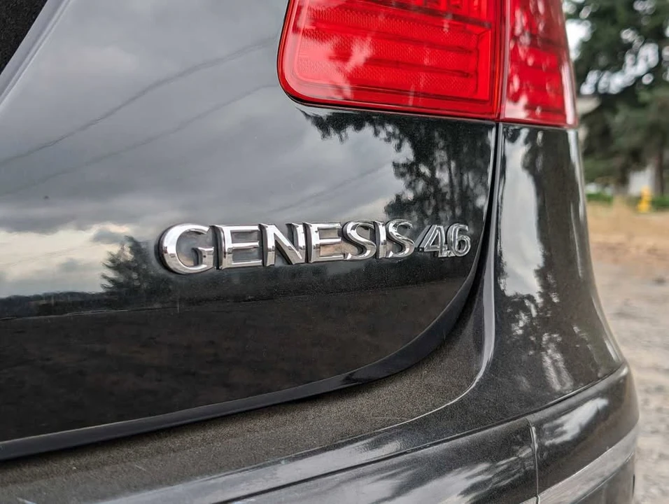 2011 Hyundai Genesis - Image 13 of 16