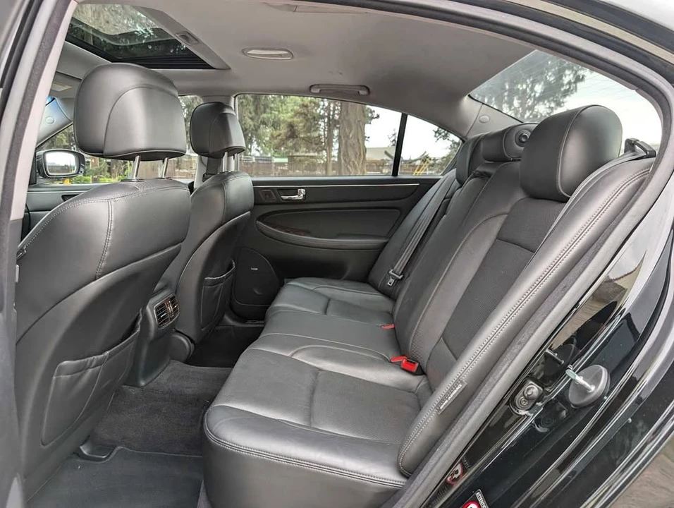 2011 Hyundai Genesis - Image 16 of 16