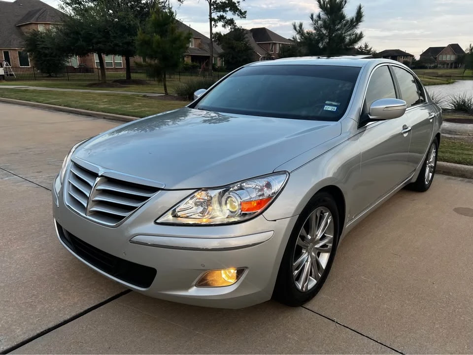 2011 Hyundai Genesis - Image 6 of 20