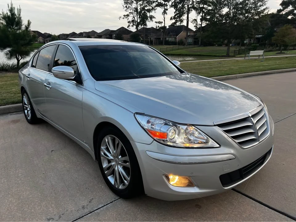 2011 Hyundai Genesis - Image 2 of 20