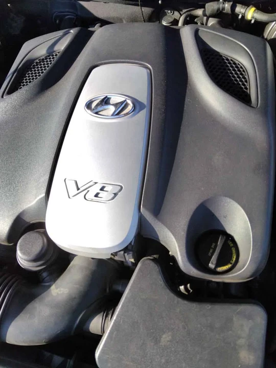 2011 Hyundai Genesis - Image 12 of 13