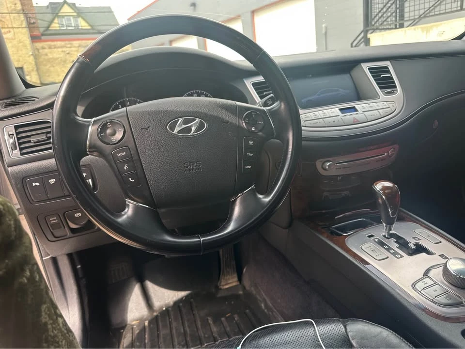 2011 Hyundai Genesis - Image 5 of 9