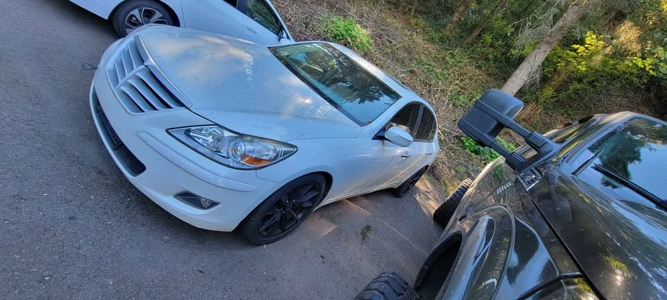 2011 Hyundai Genesis - Image 2 of 3