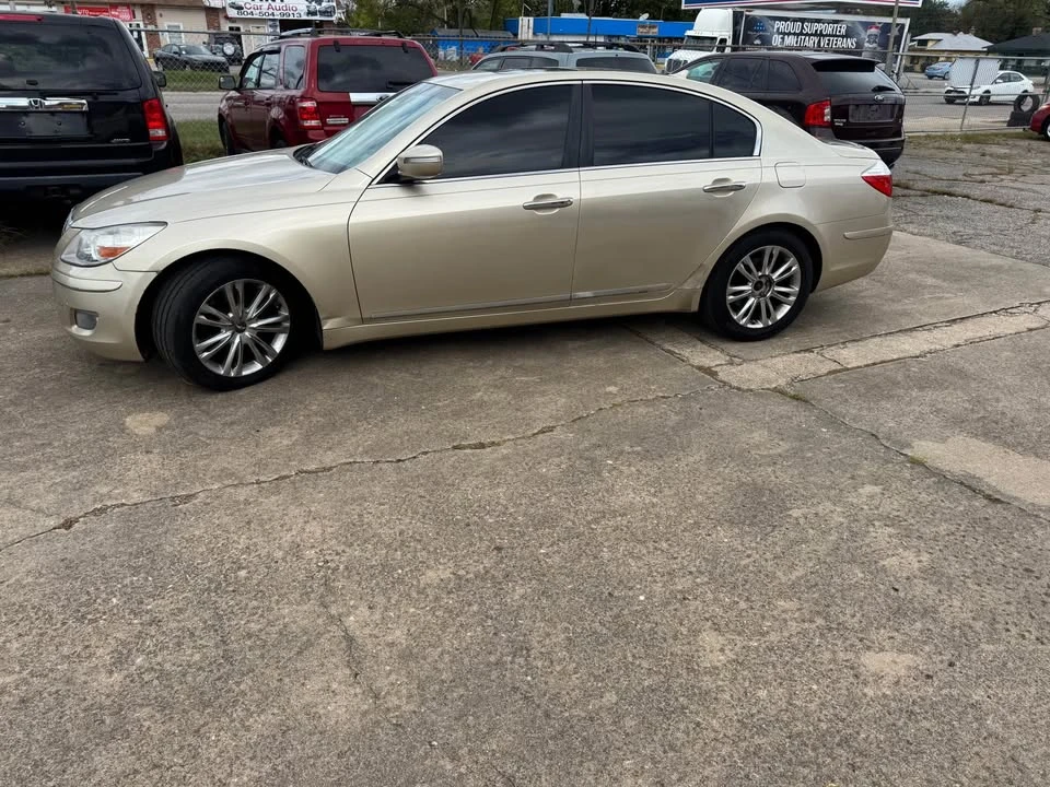 2011 Hyundai Genesis - Image 2 of 9