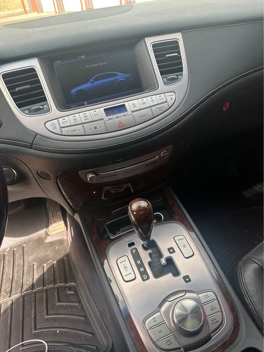 2011 Hyundai Genesis - Image 7 of 9