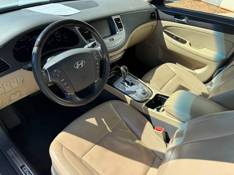 2011 Hyundai Genesis - Image 9 of 20