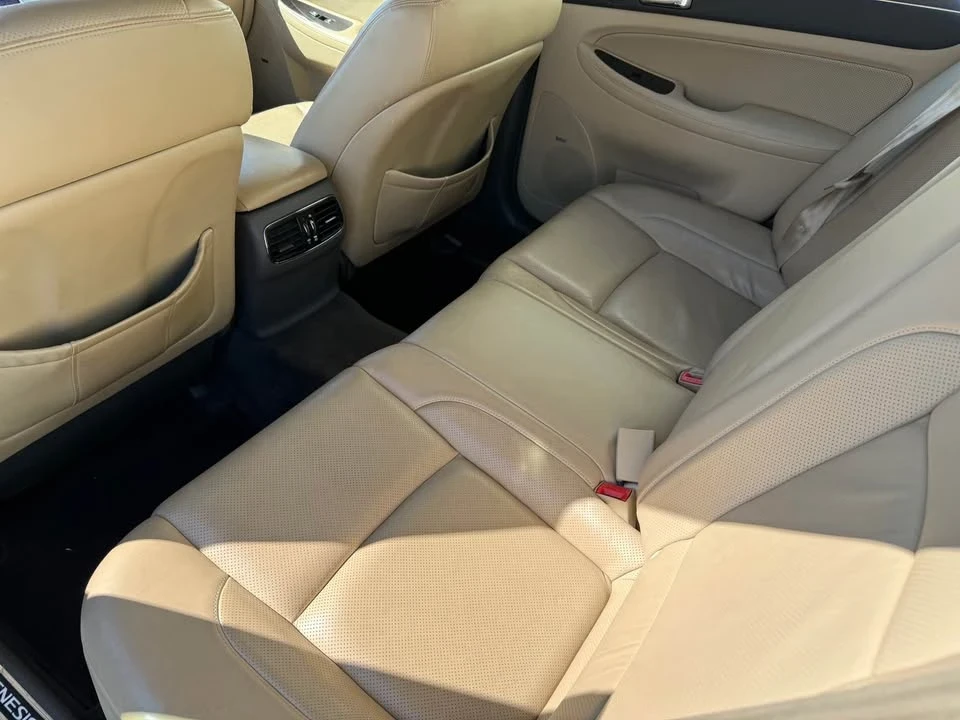 2011 Hyundai Genesis - Image 10 of 20
