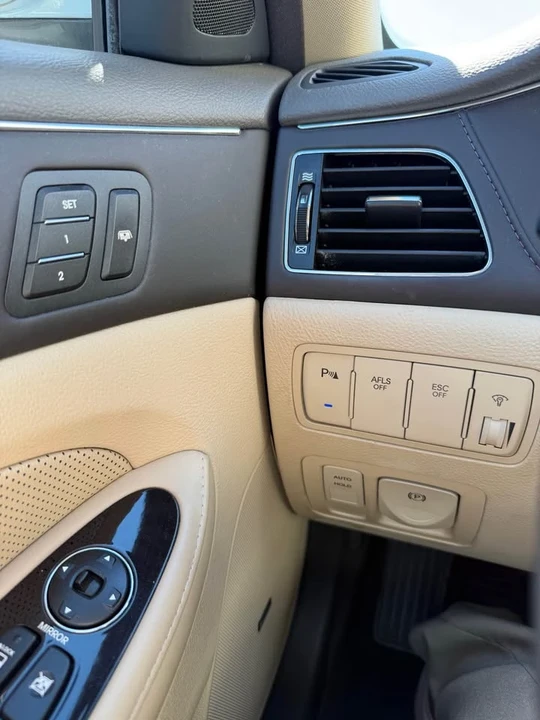 2011 Hyundai Genesis - Image 20 of 20