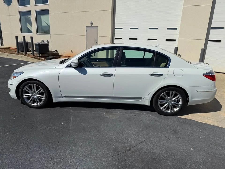 2011 Hyundai Genesis - Image 2 of 20
