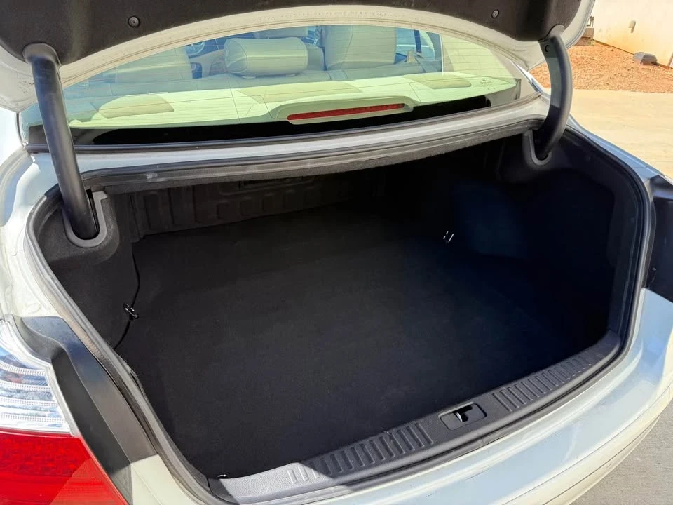 2011 Hyundai Genesis - Image 11 of 20