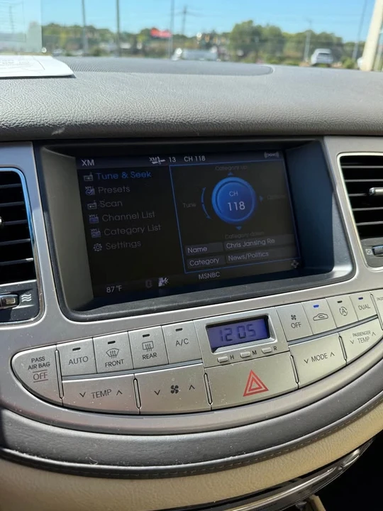2011 Hyundai Genesis - Image 15 of 20