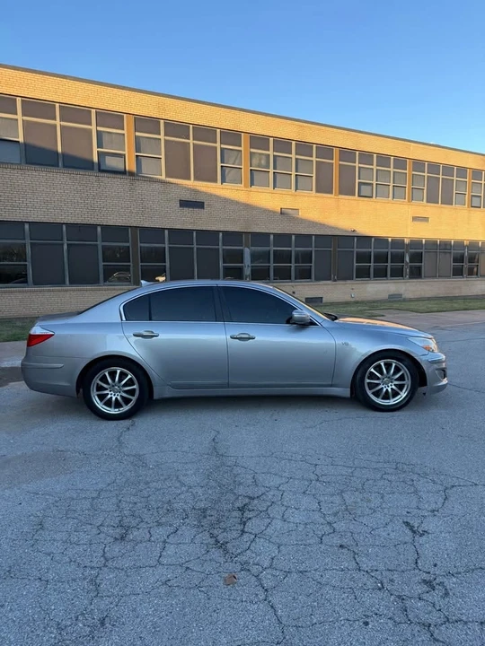 2011 Hyundai Genesis - Image 5 of 18
