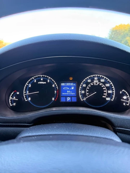 2011 Hyundai Genesis - Image 18 of 18
