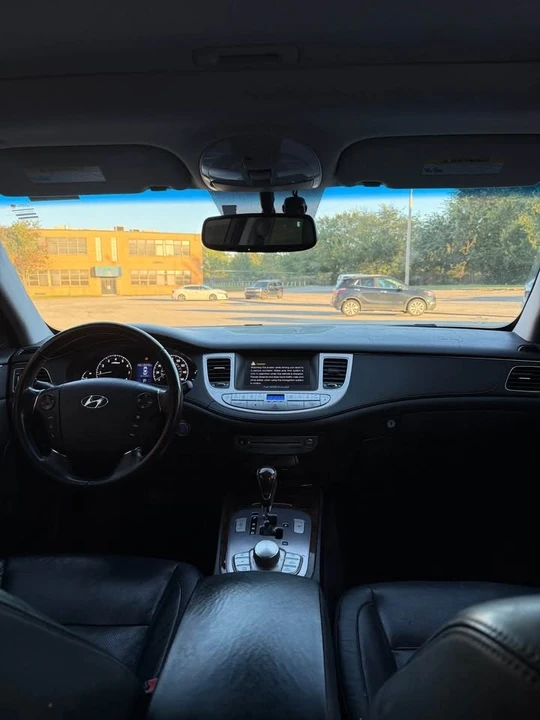 2011 Hyundai Genesis - Image 16 of 18