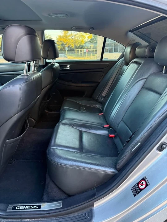 2011 Hyundai Genesis - Image 15 of 18