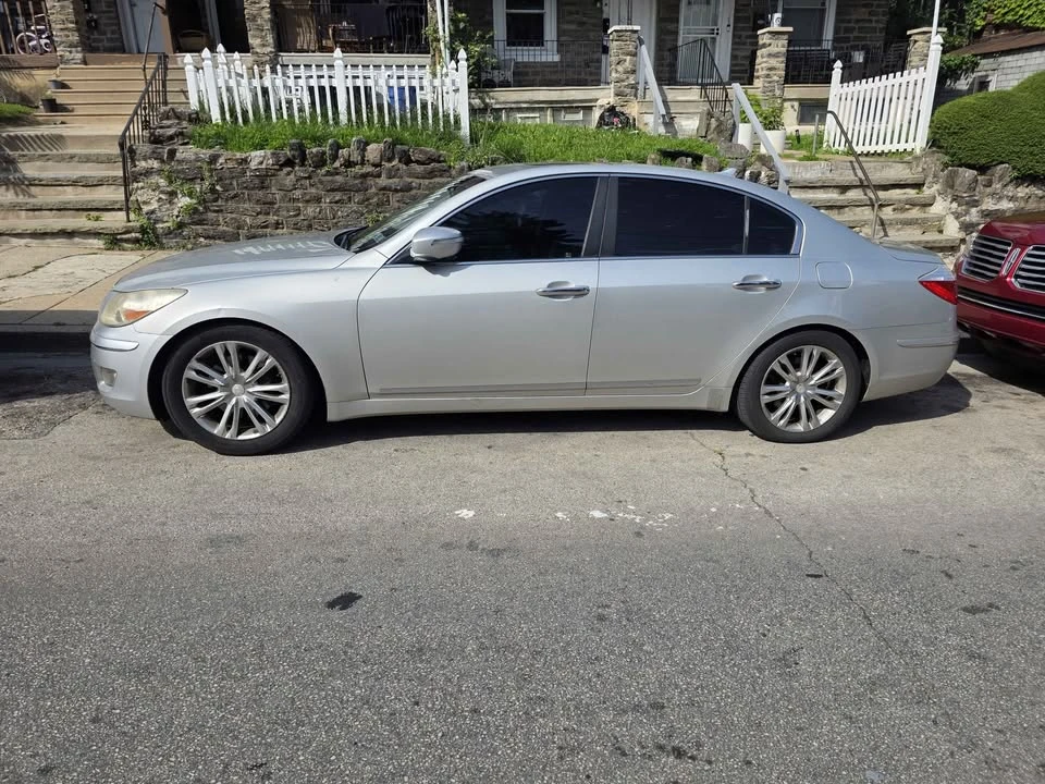 2011 Hyundai Genesis - Image 4 of 4
