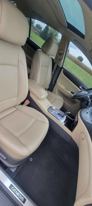 2011 Hyundai Genesis - Image 5 of 11