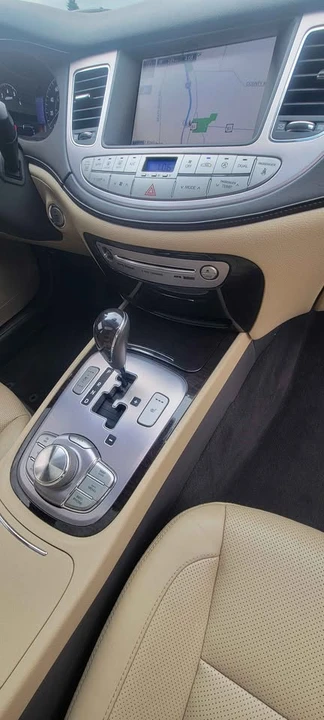 2011 Hyundai Genesis - Image 8 of 11