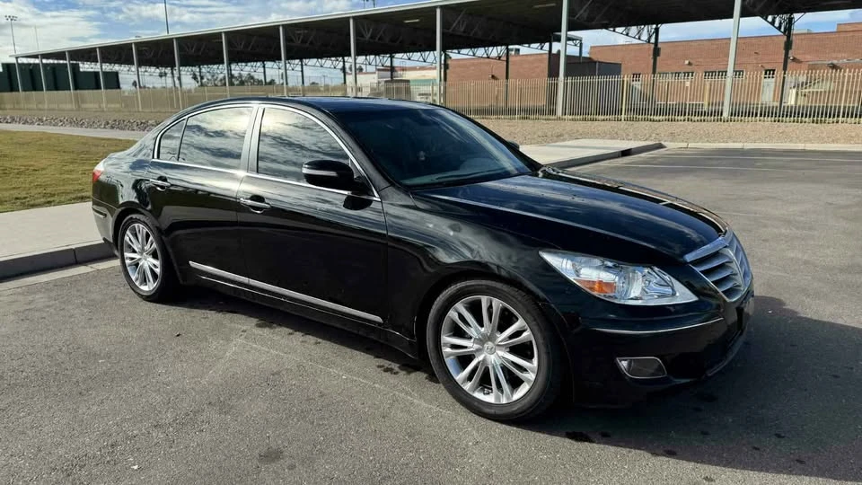 2011 Hyundai Genesis - Image 2 of 9