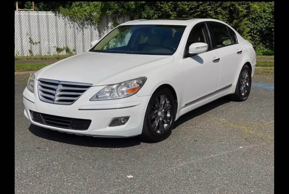 2011 Hyundai Genesis - Image 9 of 10
