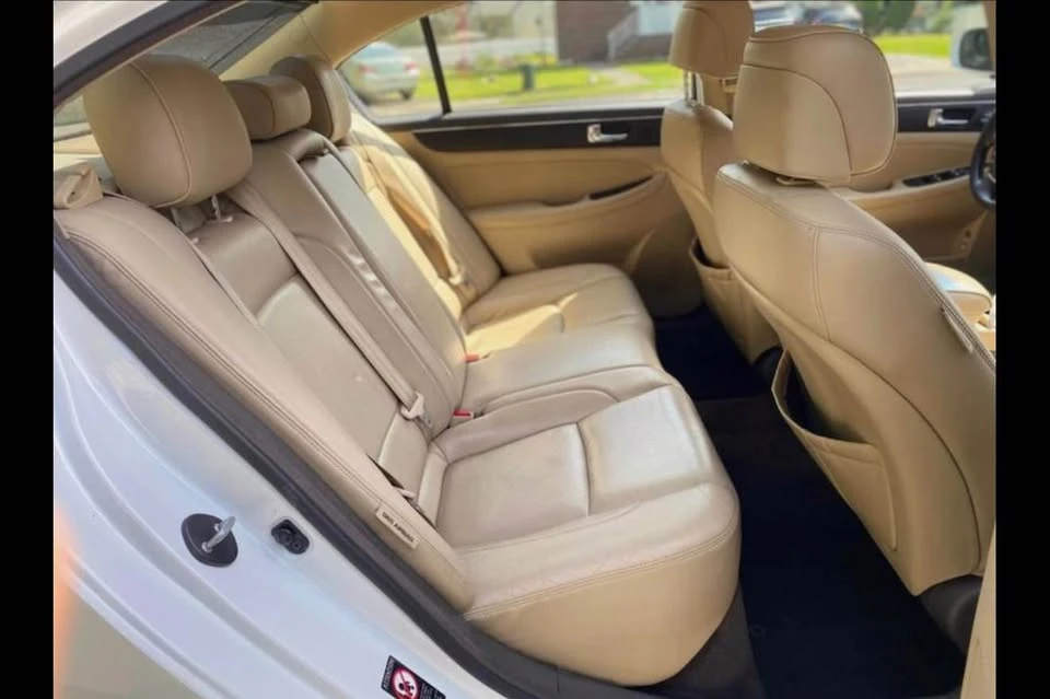 2011 Hyundai Genesis - Image 7 of 10