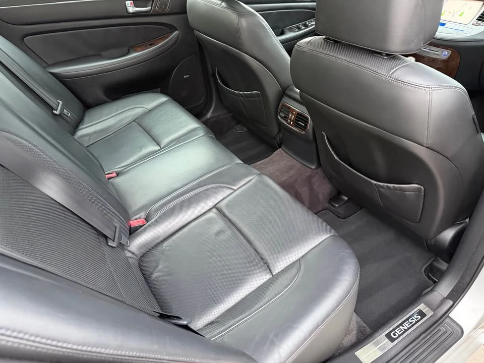 2011 Hyundai Genesis - Image 17 of 19