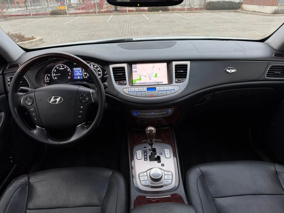 2011 Hyundai Genesis - Image 11 of 19