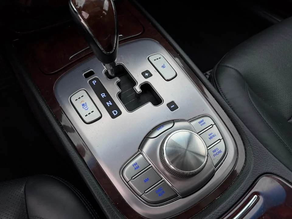 2011 Hyundai Genesis - Image 15 of 19