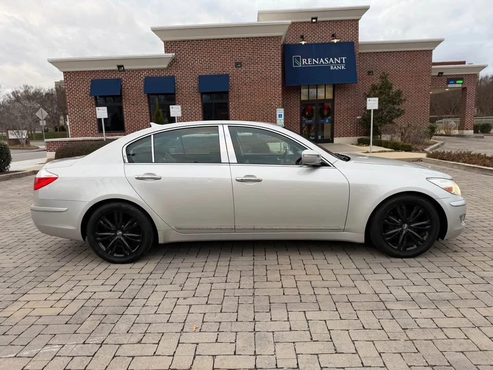 2011 Hyundai Genesis - Image 2 of 19